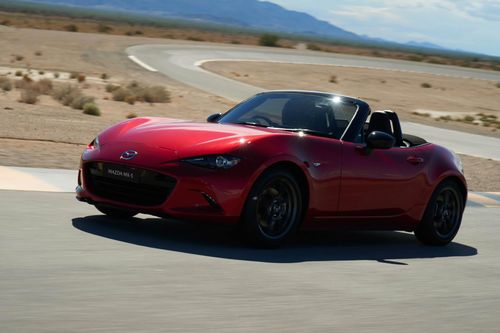 Xe mui trần giá từ hơn 1,3 tỷ đồng của Mazda trở lại Việt Nam sau 14 năm