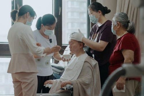 Tỷ phú Trung Quốc mắc bệnh nan y vẫn làm việc 12 giờ/ngày