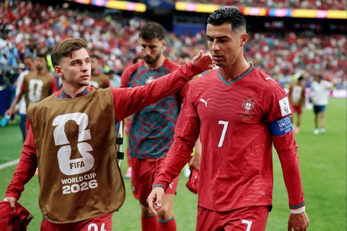 Sao trẻ Bồ Đào Nha: 'Chúng tôi không có nghĩa vụ dồn bóng cho Ronaldo'