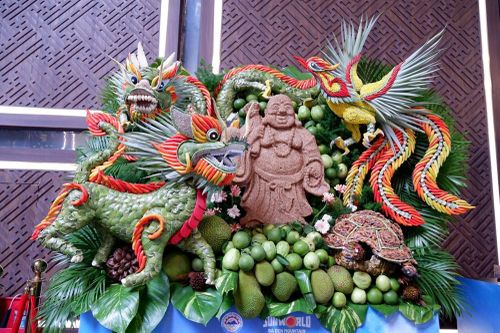 Nghệ thuật tạo hình trái cây: Điểm chạm văn hóa giữa mùa Lễ vía Bà tại Núi Bà Đen