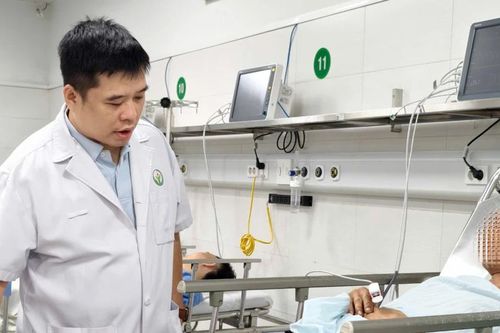 Bác sĩ giành giật sự sống cho bệnh nhân bị xà beng đâm xuyên đùi