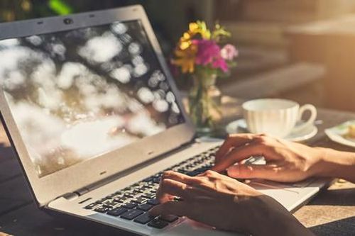 Nắng nóng gay gắt, chớ đặt laptop ở những vị trí này