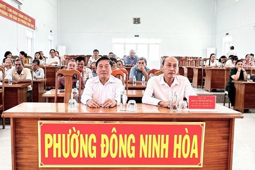 Phường Đông Ninh Hòa phối hợp tuyên truyền, phổ biến pháp luật cho gần 100 đại biểu