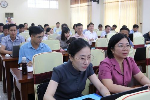 Cán bộ vững, mọi việc thông