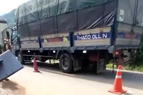 Phú Thọ: Ô tô va chạm xe máy điện, hai cháu nhỏ 5 và 10 tuổi tử vong