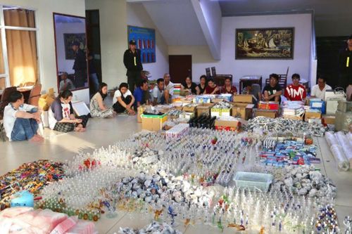 Bắt 'bà trùm' cầm đầu đường dây sản xuất 'đồ nghề' ma túy quy mô lớn: Hiện trường nơi thu giữ hơn 100.000 tang vật ra sao?