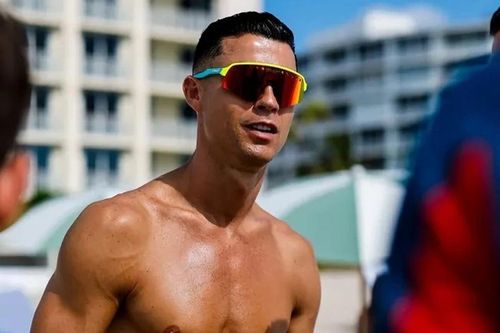 Chuyên gia khuyên tuyển Bồ Đào Nha bớt tắm biển, giúp Ronaldo vô địch như Messi