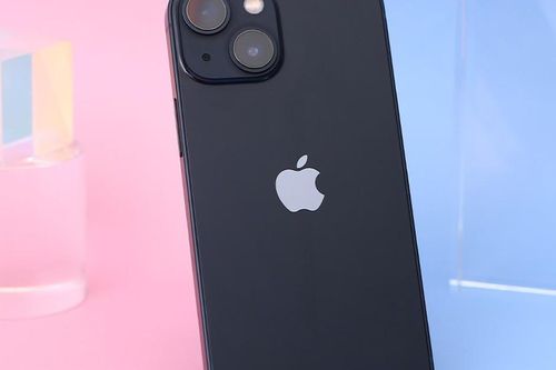 iPhone 13 giá 12 triệu đồng xịn đẹp chẳng kém iPhone 17 được săn đón mong chờ