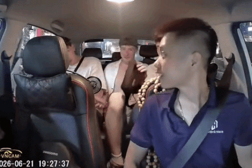 Tài xế taxi 'đứng hình' vì câu nói của khách Tây sau cuốc xe