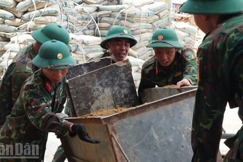 Đếm ngược 38 ngày dựng trường nơi biên giới