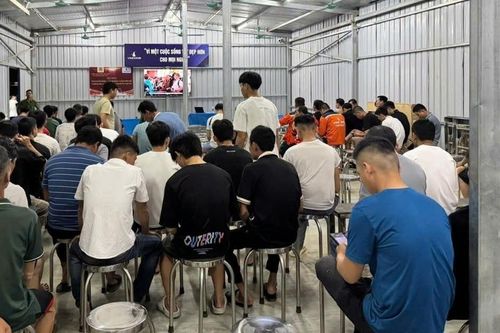 Hơn 460 công nhân tại dự án Làng Vân dự tuyên truyền về pháp luật