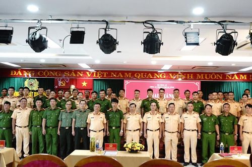 Hơn 50 học viên tham gia tập huấn kỹ năng lái xuồng máy phục vụ phòng, chống thiên tai và cứu nạn cứu hộ
