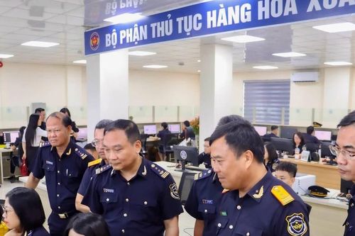Hải quan vượt áp lực sắp xếp, giữ dòng chảy xuất nhập khẩu thông suốt