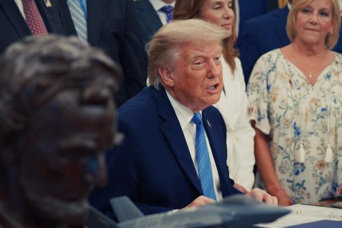 Ông Trump và Iran nói trái ngược về việc thanh tra hạt nhân 'mức cao nhất'