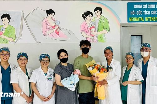 Đà Nẵng: Lập kỳ tích cứu sống bé gái 720 gam của một nữ du khách nước ngoài sinh non