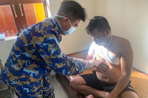 Nhà giàn DK1/10 kịp thời cấp cứu ngư dân bị tai nạn trên biển