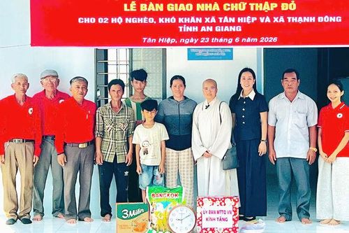 Hội Chữ thập đỏ Bửu Sơn bàn giao hai căn nhà cho hộ nghèo