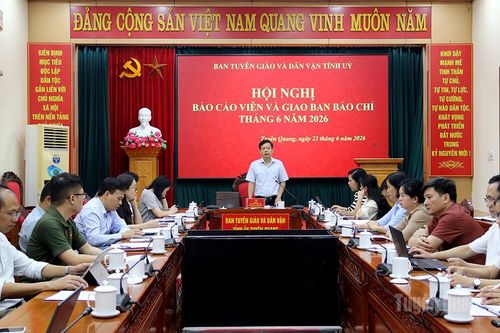 Hội nghị báo cáo viên và giao ban báo chí tháng 6