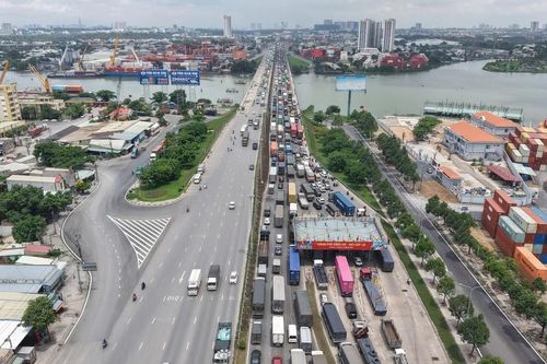 Ùn tắc kéo dài từ ngã tư Vũng Tàu qua cầu Đồng Nai về ngã ba Tân Vạn