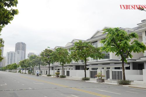 'Tay to' mắc kẹt với bất động sản triệu đô