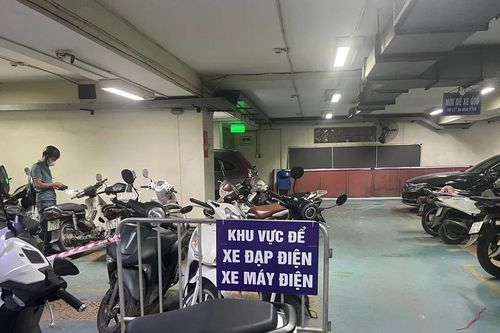 Người dân sống ở chung cư không lo thiếu chỗ để xe điện
