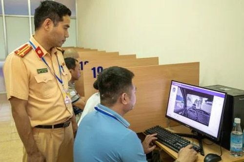 Hà Nội tổ chức kiểm tra phục hồi điểm giấy phép lái xe