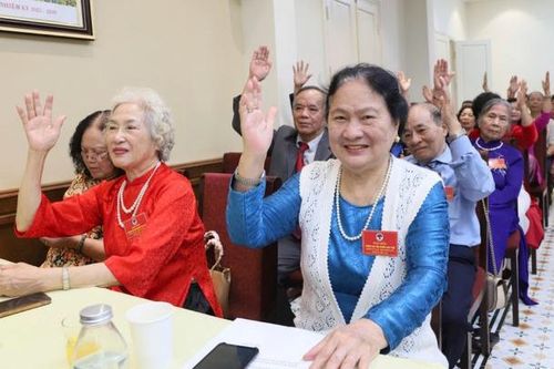 Những người không chịu nghỉ - Chân dung kinh tế bạc