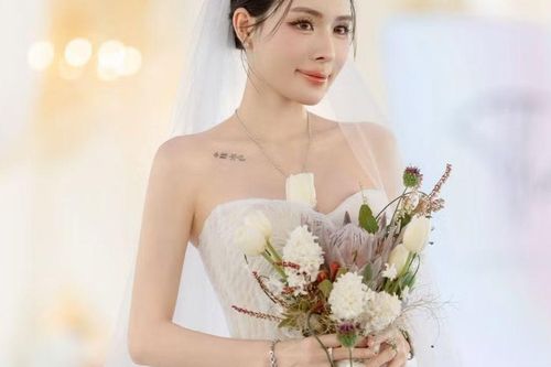 Nhan sắc 'gây thương nhớ' của vợ cầu thủ Văn Thanh