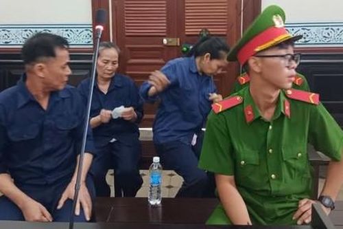 Làm giả hàng loạt giấy tờ nhà đất, xe ô tô để lừa đảo chiếm đoạt hơn 14,6 tỷ đồng