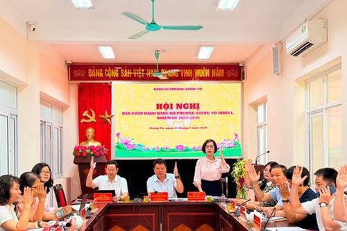 Phường Giảng Võ tập trung tháo gỡ '5 điểm nghẽn', thúc đẩy chuyển đổi số và phát triển toàn diện
