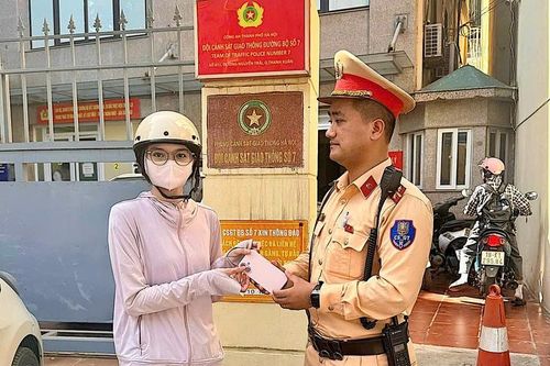 Đánh rơi iPhone 16, nữ sinh bị yêu cầu đưa tiền chuộc