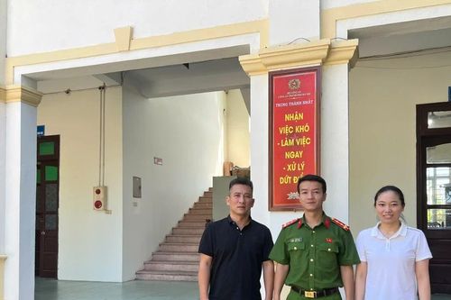 Công an xã hỗ trợ nhiệt tình, giúp nhân dân nhận lại tiền chuyển khoản nhầm