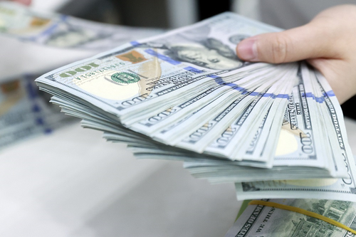 Tỷ giá USD hôm nay (24-6): Đồng USD lập đỉnh trong hơn một năm