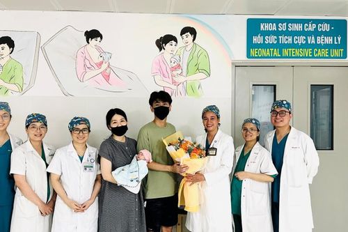 Du khách Singapore: Cảm ơn tập thể Bệnh viện Phụ sản - Nhi Đà Nẵng đã cứu vợ con tôi