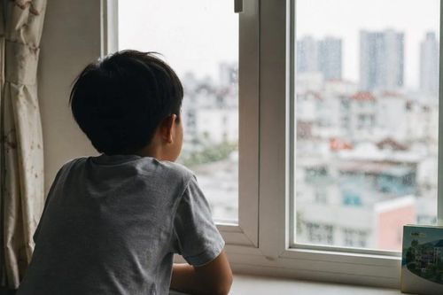 Trẻ lớn lên trong 'ốc đảo': Đủ vật chất, thiếu kết nối