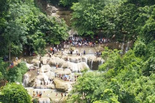 Thác Mây đẹp hoang sơ hút hàng nghìn du khách dịp hè