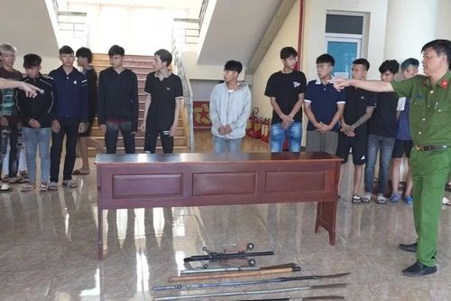 Gần 20 thanh niên ở Đắk Lắk dùng hung khí hỗn chiến trong đêm