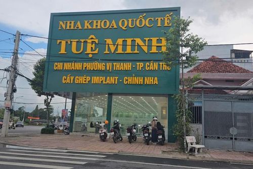 Cơ sở nha khoa ở Cần Thơ bị đình chỉ hoạt động vẫn ngang nhiên đón khách