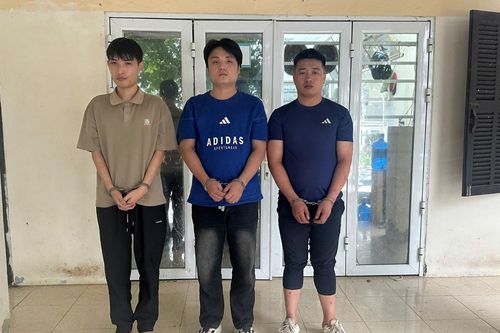 3 người Trung Quốc sắp vượt biên, công an phát hiện sự thật bên trong túi trắng
