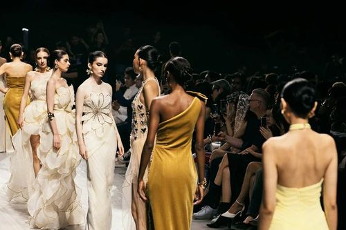 'Golden Heart Veil' khắc họa chân dung những phụ nữ có 'trái tim vàng'