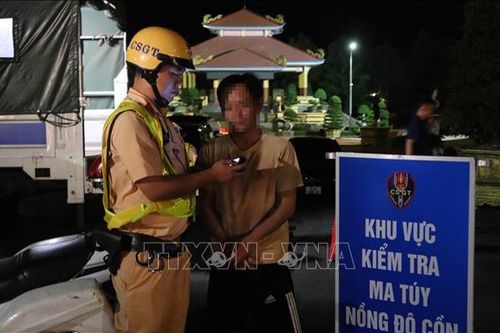 Kiểm tra, xử lý nghiêm vi phạm nồng độ cồn trên các tuyến đường trọng điểm