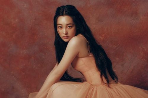Kim Min Ha gây chú ý với vóc dáng gầy gò khiến người hâm mộ lo lắng