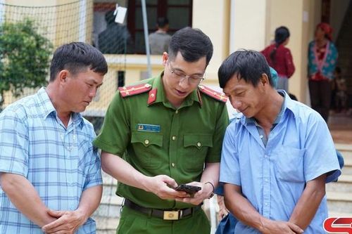 Lan tỏa 'Bình dân học vụ số' ở các xã vùng cao
