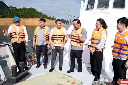Khảo sát về phát triển du lịch, năng lượng và giao thông trên lòng hồ thủy điện Sơn La