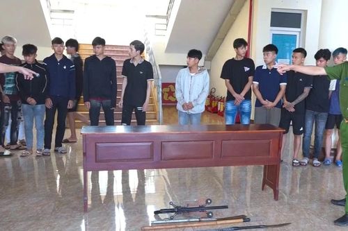 Bắt khẩn cấp 9 đối tượng mang hung khí giải quyết mâu thuẫn
