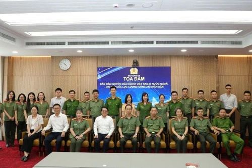 Vai trò của lực lượng Công an nhân dân trong việc bảo đảm quyền của người Việt Nam ở nước ngoài