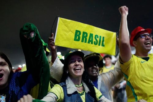 Selecao vào vòng knock-out, người hâm mộ Brazil thấp thỏm vì giờ thi đấu