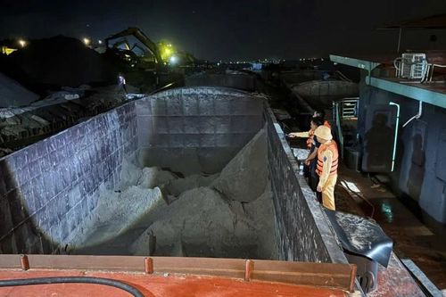 Hà Nội: Cảnh sát phát hiện 2 bến bãi vật liệu xây dựng không phép