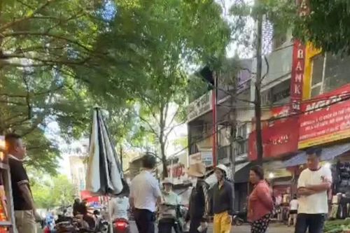 Nhắc nhở đậu xe, một phụ nữ ở Đắk Lắk bị xô ngã xuống đường