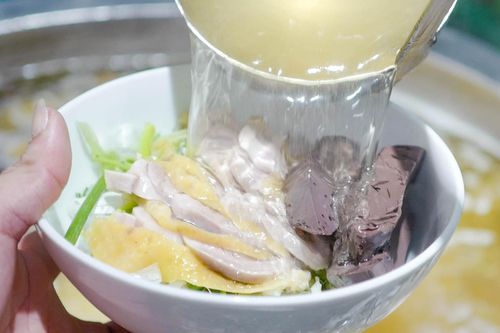5 quán phở gà Michelin ở Hà Nội, có nơi bị chê đắt vẫn đông kín khách